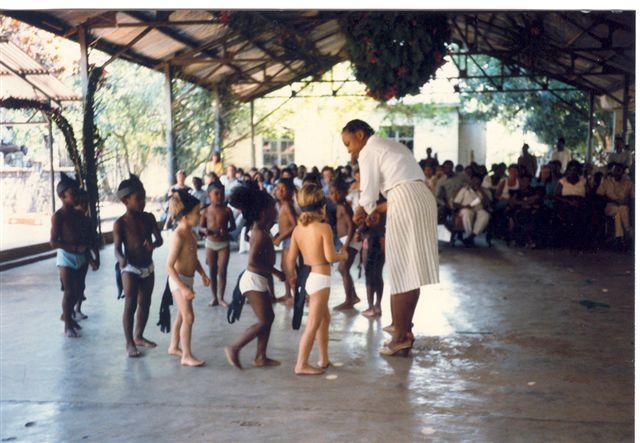 Mme Kabeya - Fete d'adieu de Mme Bruyns.jpg - Mme Kabeya - Fête d'adieu de Mme Bruyns